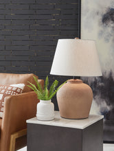 Load image into Gallery viewer, Scantor Metal Table Lamp (1/CN)
